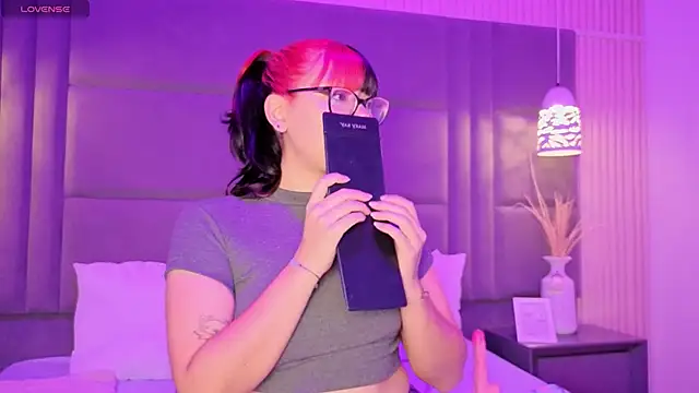 Snapshot of EllieNeptune_ chatting on February 2026 07:56:01 PM EllieNeptune online show from February 2026 07:56:01 PM