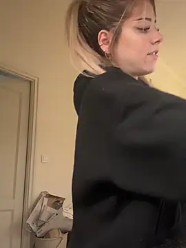 MelliMoon online show from March 2026 11:38:02 AM