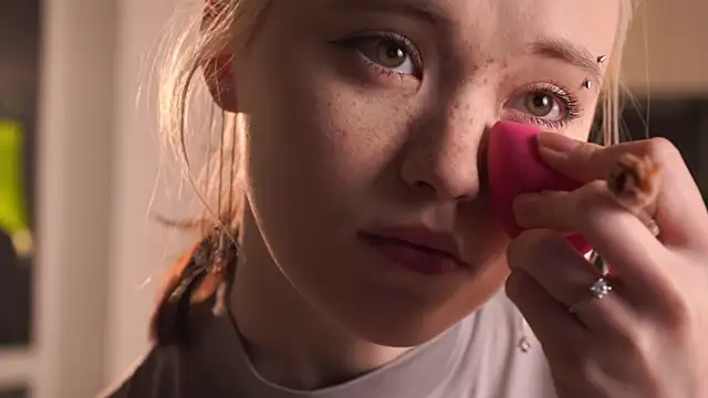 Snapshot of EleniRoeber chatting on February 2026 04:16:01 PM EleniRoeber online show from February 2026 04:16:01 PM