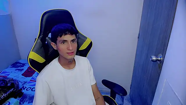 Snapshot of Akyra_latinn chatting on February 2026 09:47:02 PM Akyra latinn online show from February 2026 09:47:02 PM