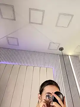 JuliaColemann online show from February 2026 12:00:01 PM