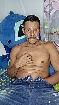 juanmaur22 online show from February 2026 06:03:02 PM