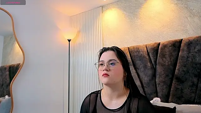 zoe hugeboobs online show from February 2026 12:00:01 PM