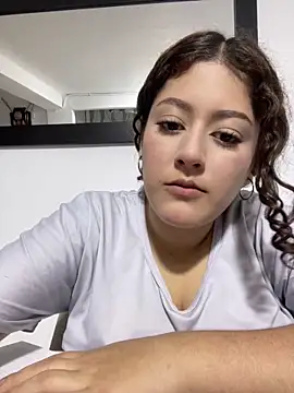 Snapshot of lizzy_luminair chatting on February 2026 12:53:01 AM lizzy luminair online show from February 2026 12:53:01 AM