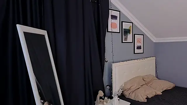 Naomi Demio online show from March 2026 12:22:01 PM