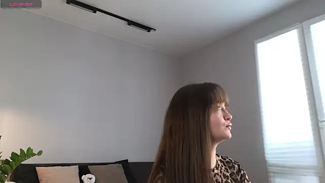 MillaKowal online show from April 2026 04:17:02 AM