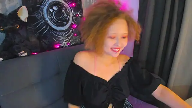 Snapshot of Senya_Sol chatting on May 2026 09:23:01 PM Senya Sol online show from May 2026 09:23:01 PM