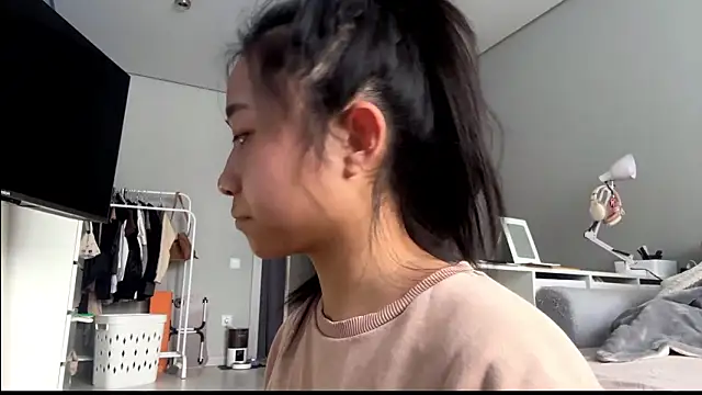 Snapshot of SweetMiaXO chatting on February 2026 04:22:01 AM SweetMiaXO online show from February 2026 04:22:01 AM