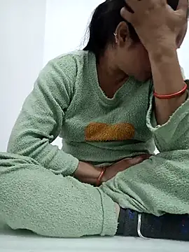 Cute-karisma1234 online show from February 2026 05:28:01 PM