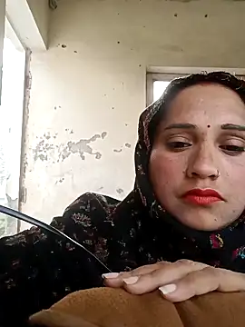 Cute-karisma1234 online show from February 2026 01:53:02 AM