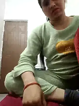 Cute-karisma1234 online show from February 2026 05:05:02 PM