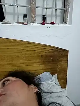 Cute-karisma1234 online show from February 2026 04:22:01 PM