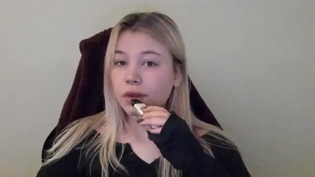 Snapshot of Lulu_Di chatting on February 2026 11:22:01 PM Lulu Di online show from February 2026 11:22:01 PM