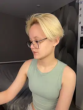 LuunaDorean online show from February 2026 06:31:02 AM