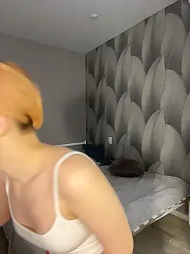 LuunaDorean online show from February 2026 04:56:01 AM