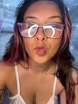 Snapshot of SOPHIIE_LUX_ chatting on February 2026 07:43:01 PM SOPHIIE LUX online show from February 2026 07:43:01 PM