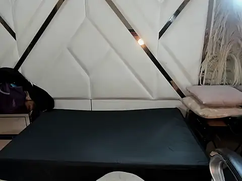 Snapshot of Shara_Oz chatting on February 2026 02:56:02 AM Shara Oz online show from February 2026 02:56:02 AM