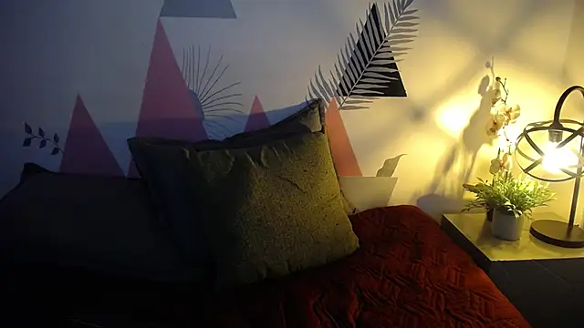 Snapshot of Minibombom chatting on February 2026 12:56:02 PM Minibombom online show from February 2026 12:56:02 PM