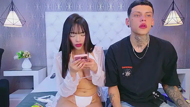 Snapshot of MadyAndEthan chatting on February 2026 04:24:01 AM MadyAndEthan online show from February 2026 04:24:01 AM