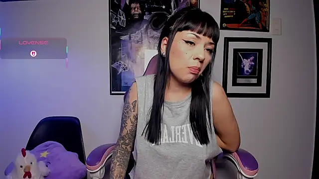 luckylaura online show from February 2026 11:50:02 PM