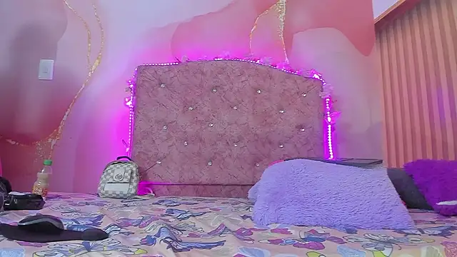 Melanie  Evans online show from February 2026 11:11:01 AM