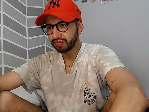 thomass1018 online show from June 2026 04:30:02 PM