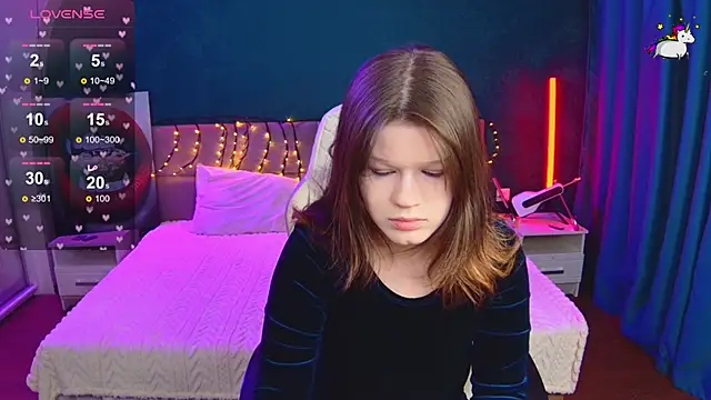 Snapshot of Lunatrend chatting on February 2026 12:01:02 PM Lunatrend online show from February 2026 12:01:02 PM