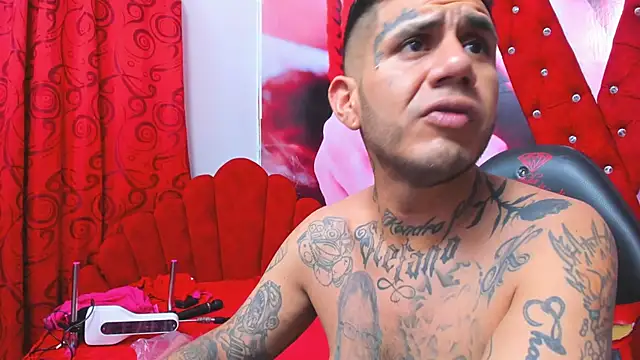 Snapshot of allison_max_tattoo chatting on February 2026 01:32:02 AM allison max tattoo online show from February 2026 01:32:02 AM