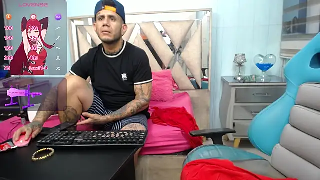 Snapshot of allison_max_tattoo chatting on February 2026 01:34:01 AM allison max tattoo online show from February 2026 01:34:01 AM