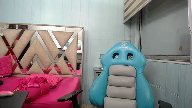 Snapshot of allison_max_tattoo chatting on February 2026 01:07:02 AM allison max tattoo online show from February 2026 01:07:02 AM