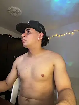 Maximuz1920 online show from April 2026 07:07:02 PM