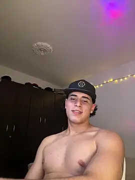 Maximuz1920 online show from April 2026 07:58:01 PM