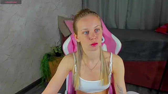 Tesssa Young online show from April 2026 12:44:02 AM