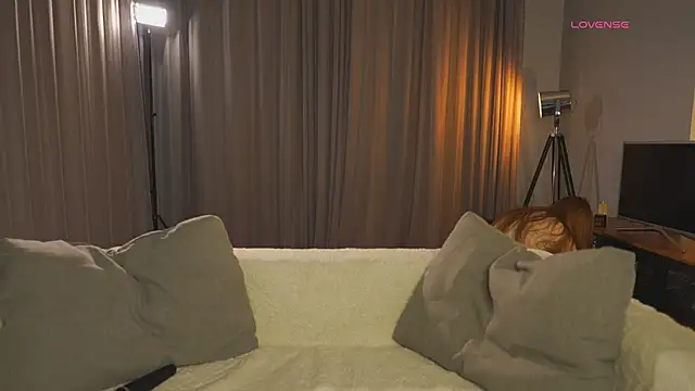 SharaNewbern online show from February 2026 01:59:01 PM