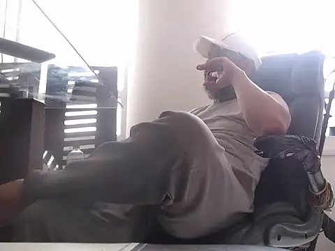 Snapshot of seriohetero19 chatting on February 2026 06:03:01 PM seriohetero19 online show from February 2026 06:03:01 PM