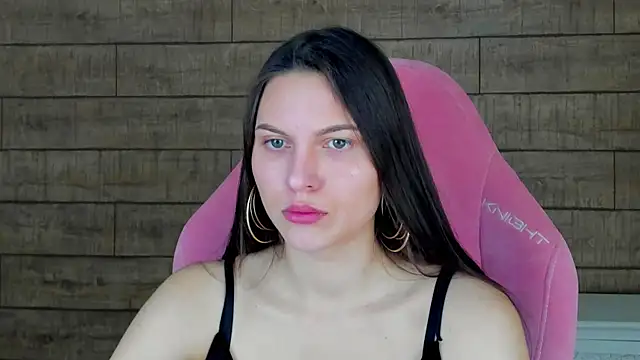 Snapshot of AliceVersal chatting on February 2026 05:40:02 AM AliceVersal online show from February 2026 05:40:02 AM