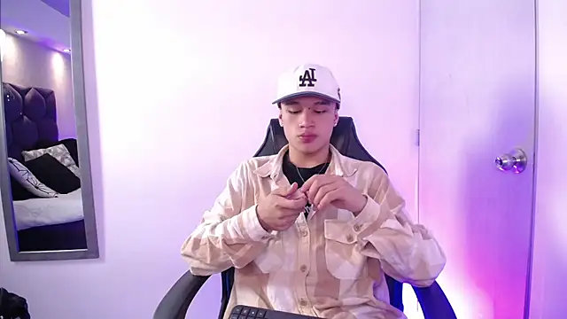 Dominik Souza online show from April 2026 08:20:02 PM