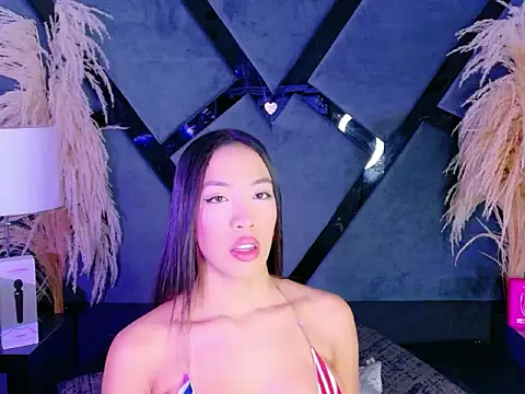 Snapshot of KylieWhitee chatting on February 2026 01:40:01 PM KylieWhitee online show from February 2026 01:40:01 PM