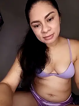 luna pinky online show from April 2026 09:01:01 PM