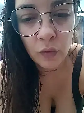 Snapshot of kuramaqueen chatting on February 2026 04:42:02 AM kuramaqueen online show from February 2026 04:42:02 AM