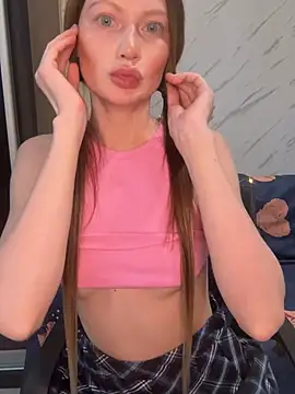 Snapshot of AliceeXHottie chatting on February 2026 05:29:01 PM AliceeXHottie online show from February 2026 05:29:01 PM