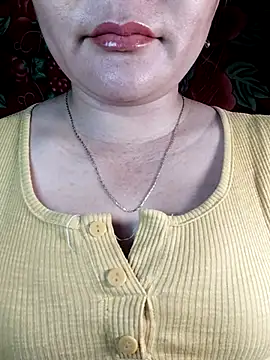 Snapshot of Reina_Fcup01 chatting on February 2026 05:56:02 AM Reina Fcup01 online show from February 2026 05:56:02 AM