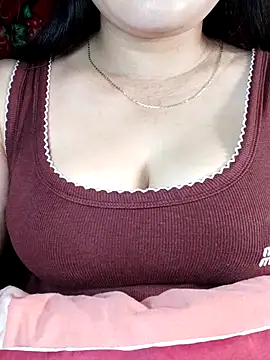 Snapshot of Reina_Fcup01 chatting on February 2026 01:10:02 AM Reina Fcup01 online show from February 2026 01:10:02 AM