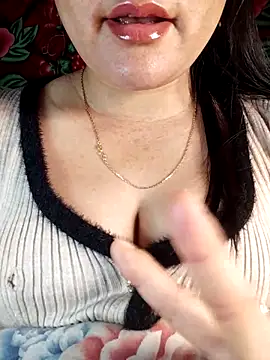 Snapshot of Reina_Fcup01 chatting on February 2026 05:22:02 AM Reina Fcup01 online show from February 2026 05:22:02 AM