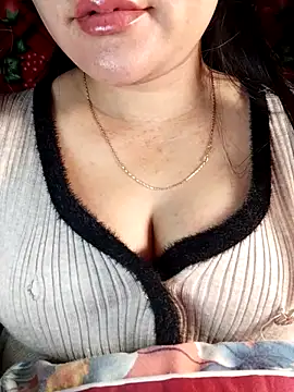 Snapshot of Reina_Fcup01 chatting on February 2026 02:04:02 AM Reina Fcup01 online show from February 2026 02:04:02 AM