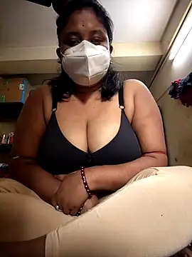 Snapshot of Curvy_Trisha chatting on February 2026 06:40:02 AM Curvy Trisha online show from February 2026 06:40:02 AM