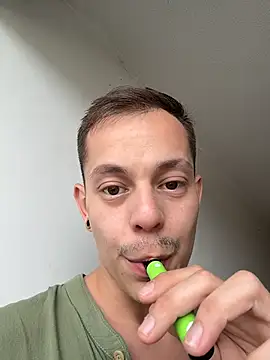 Snapshot of AxelMuller chatting on February 2026 01:03:02 PM AxelMuller online show from February 2026 01:03:02 PM