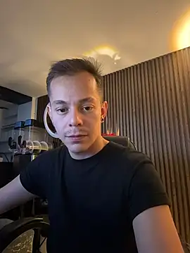 Snapshot of AxelMuller chatting on February 2026 06:39:02 AM AxelMuller online show from February 2026 06:39:02 AM