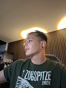 Snapshot of AxelMuller chatting on February 2026 08:51:01 AM AxelMuller online show from February 2026 08:51:01 AM