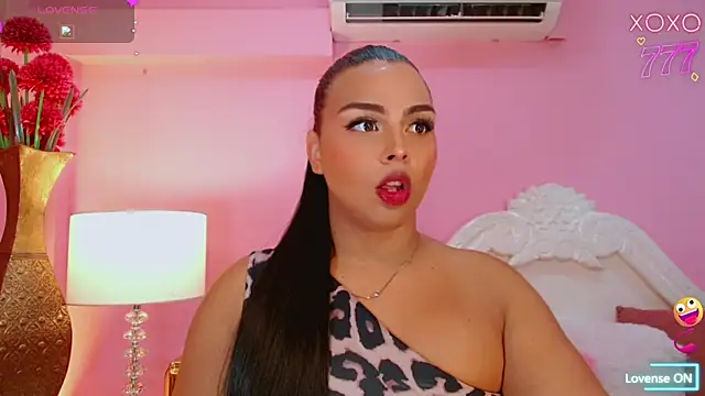 Maia Hotts online show from April 2026 09:01:02 PM